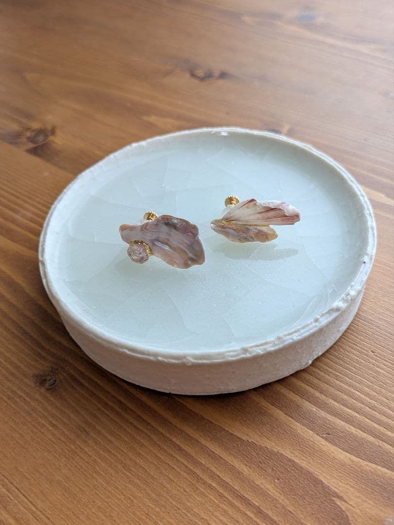 【みこし】雨氣 貝殻イヤリングとワンピース mystic（ミスティック） ワンピース 「3色展開」リボンギャザーキャミ