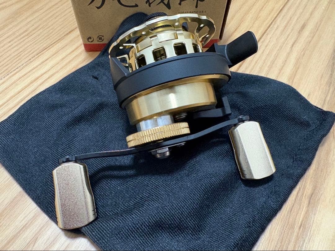 未使用 筏リール 右巻き マグネットブレーキ付 カセリール カセ釣り片