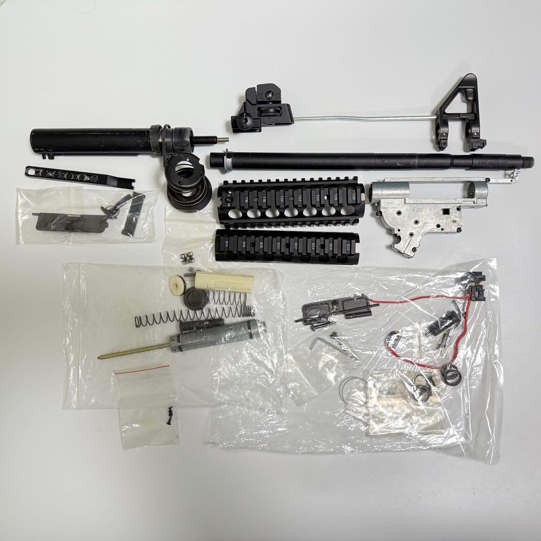 東京マルイ次世代電動ガン SOPMOD M4 バッテリー、マガジン4本付き