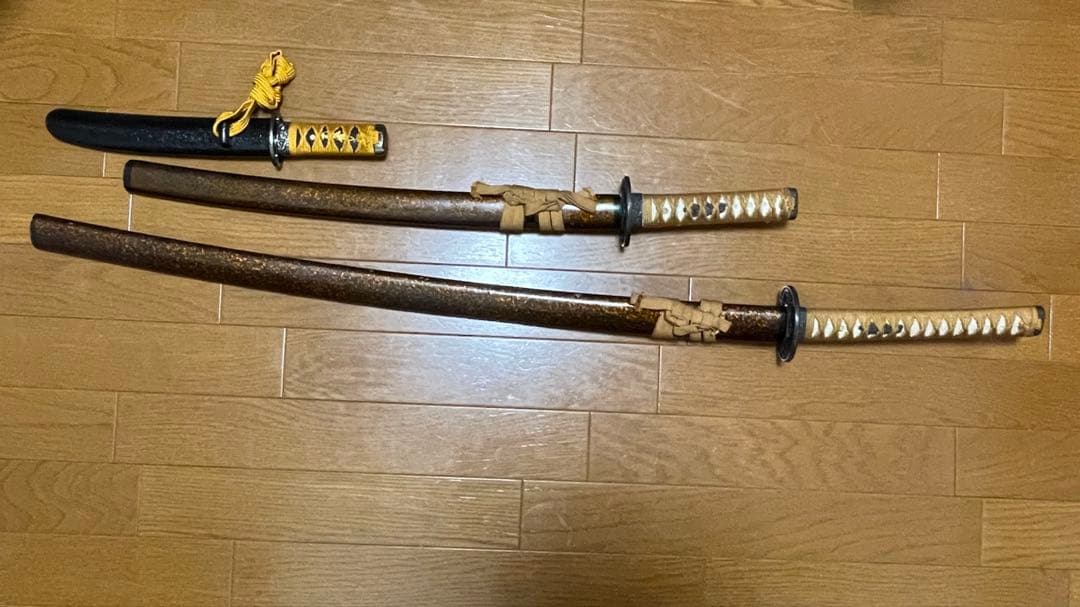 金属製模造刀3本セット ミニミニ竜3点セット 彫金 紺 刀掛台付 刀身竜彫 模造刀｜【公式