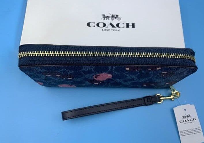 新品未使用コーチ長財布チェリーさくらんぼ柄ネイビーブルーレディース