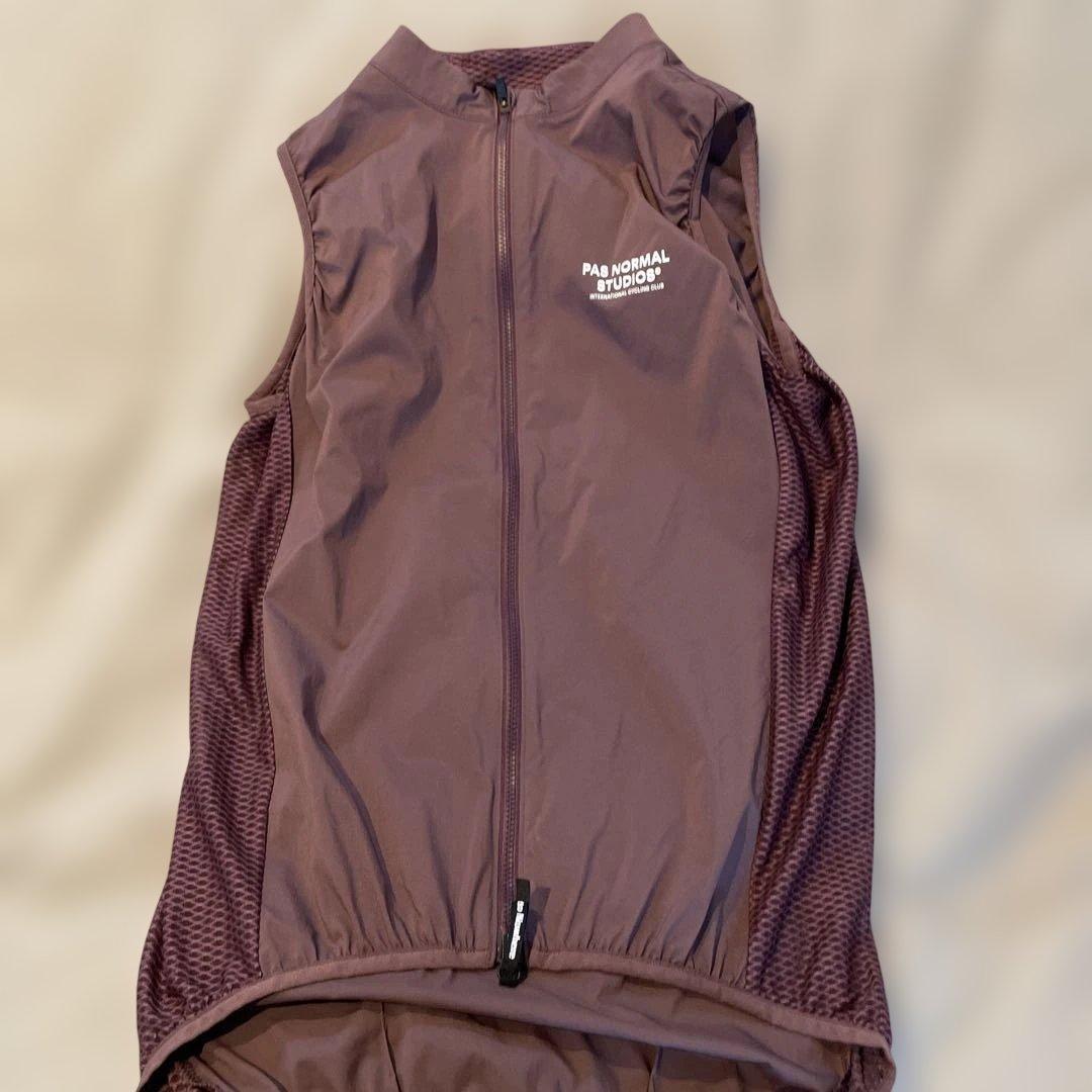 PAS NORMAL STUDIOS ジレM バーガンディ系 Pas Normal Studios | Men's Mechanism Stow Away Gilet | MAGNET