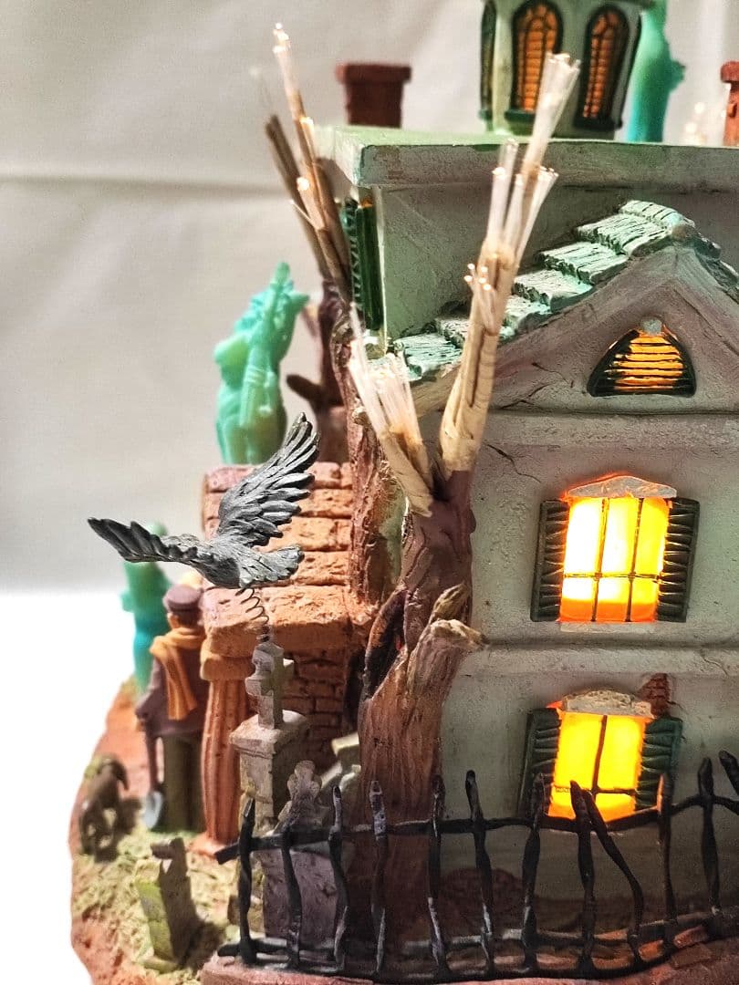 ホーンテッドマンション・ライトアップハウス フィギュア - メルカリ