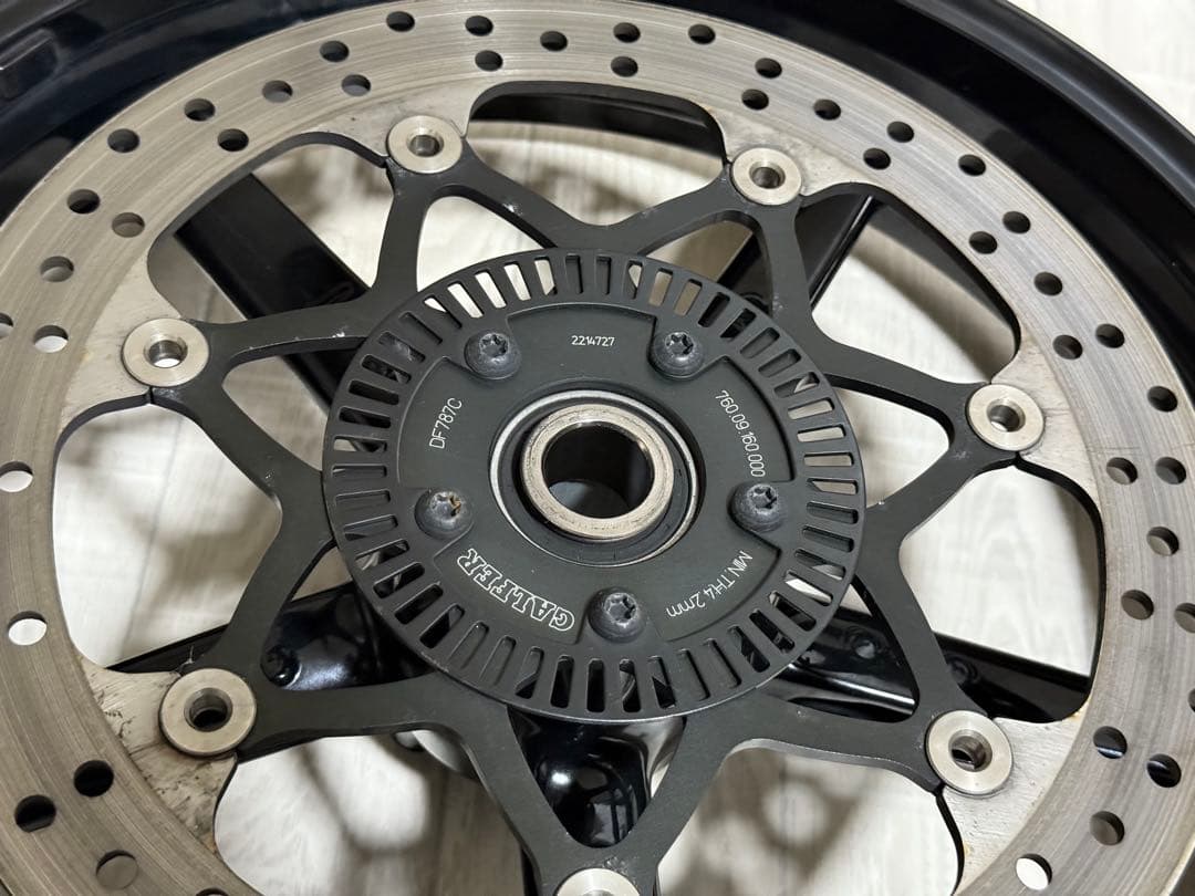 Husqvarna Vitpilen 701 純正ホイール 前後セット - メルカリ