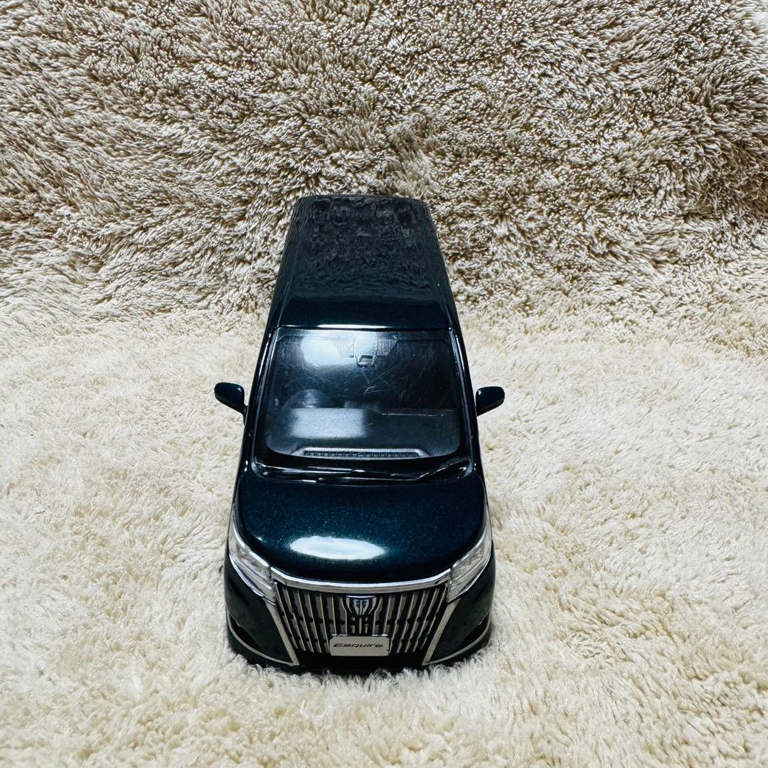 トヨタ エスクァイア カラーサンプル ミニカー 【非売品】 - メルカリ