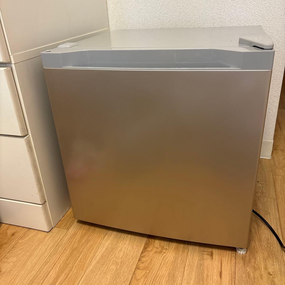 【花ちゃん】アイリスプラザ 冷凍庫 31L ゴールド PF-A31FD-N 楽天市場】冷凍庫 小型 31L PF-A31FD-W 送料無料 冷凍庫 右開き