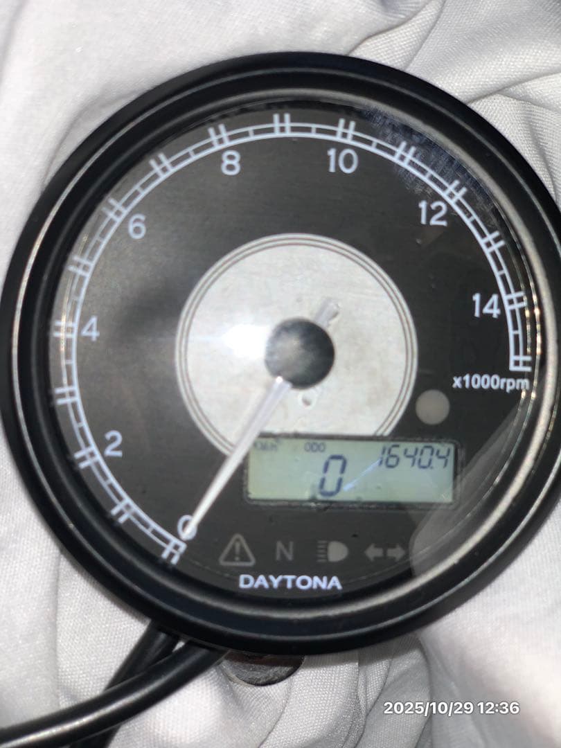 DAYTONA バイク 80mmタコメーター、スピードメーター VELONA W 電気式スピード＆タコメーター Φ80｜株式会社デイトナ