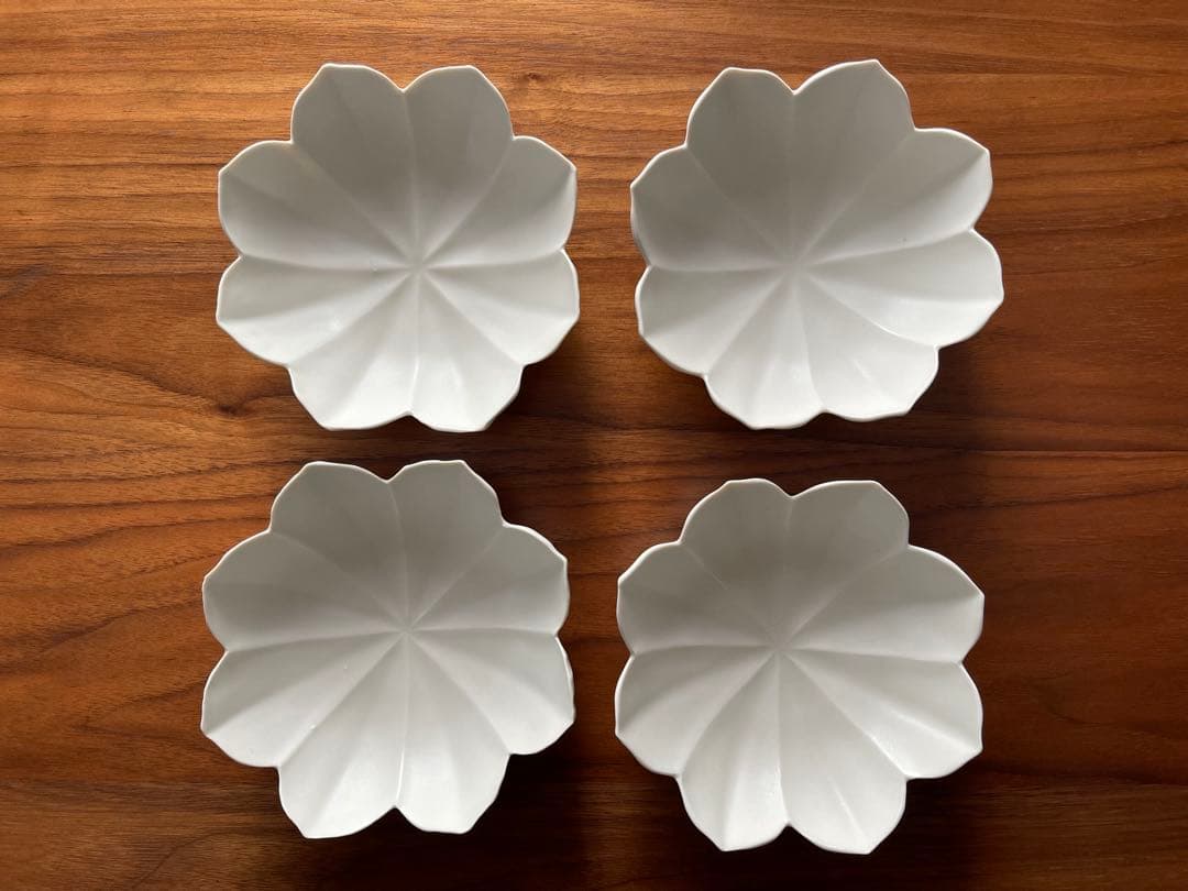 臼杵焼 稜花小鉢 白 White 4枚セット 臼杵焼 稜花小鉢 ¥5,500 大人の焼き物