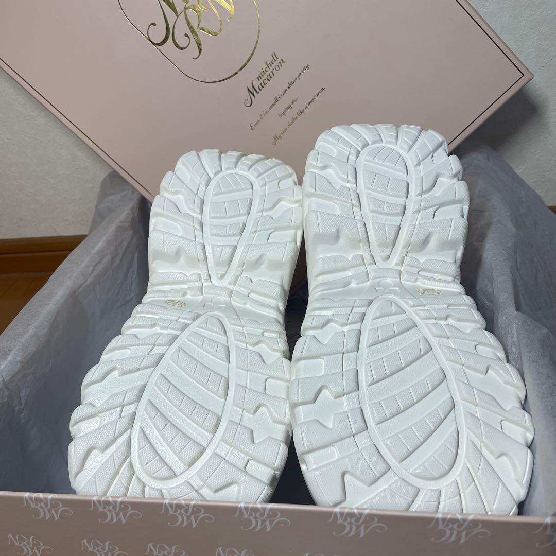 ミシェルマカロン ボリュームソールビジューベルトスニーカー 白④