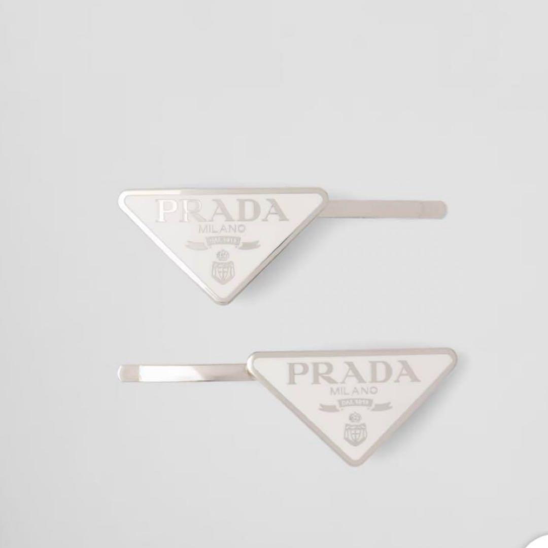 未使用☆正規品　PRADA プラダ　メタルヘアクリップ　ヘアアクセ　ヘアピン 未使用☆正規品 PRADA プラダ メタルヘアクリップ ヘアアクセ ヘアピン