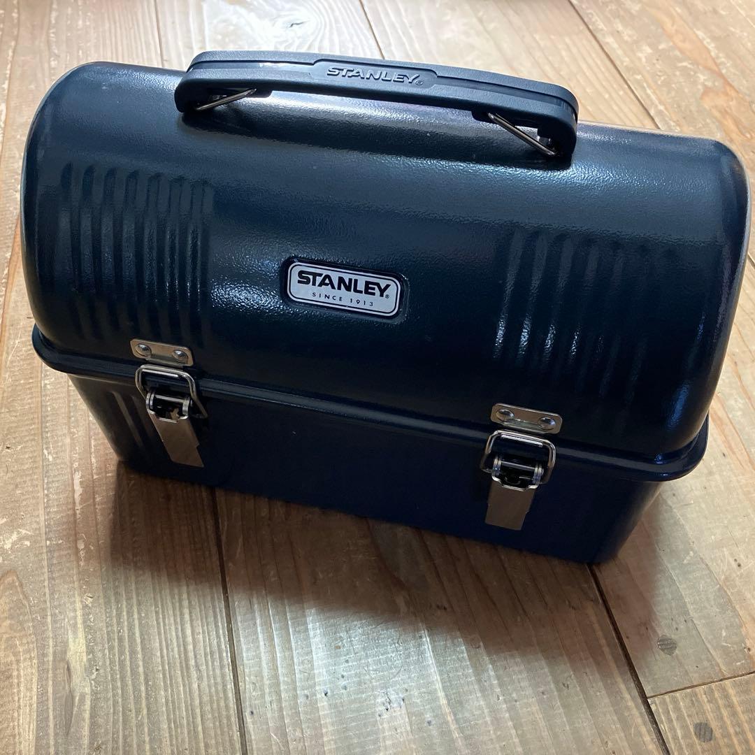 スタンレー　クラシックランチボックス ハンマートーンネイビー Amazon｜Stanley (スタンレー) Classic ランチボックス ハンマートーン