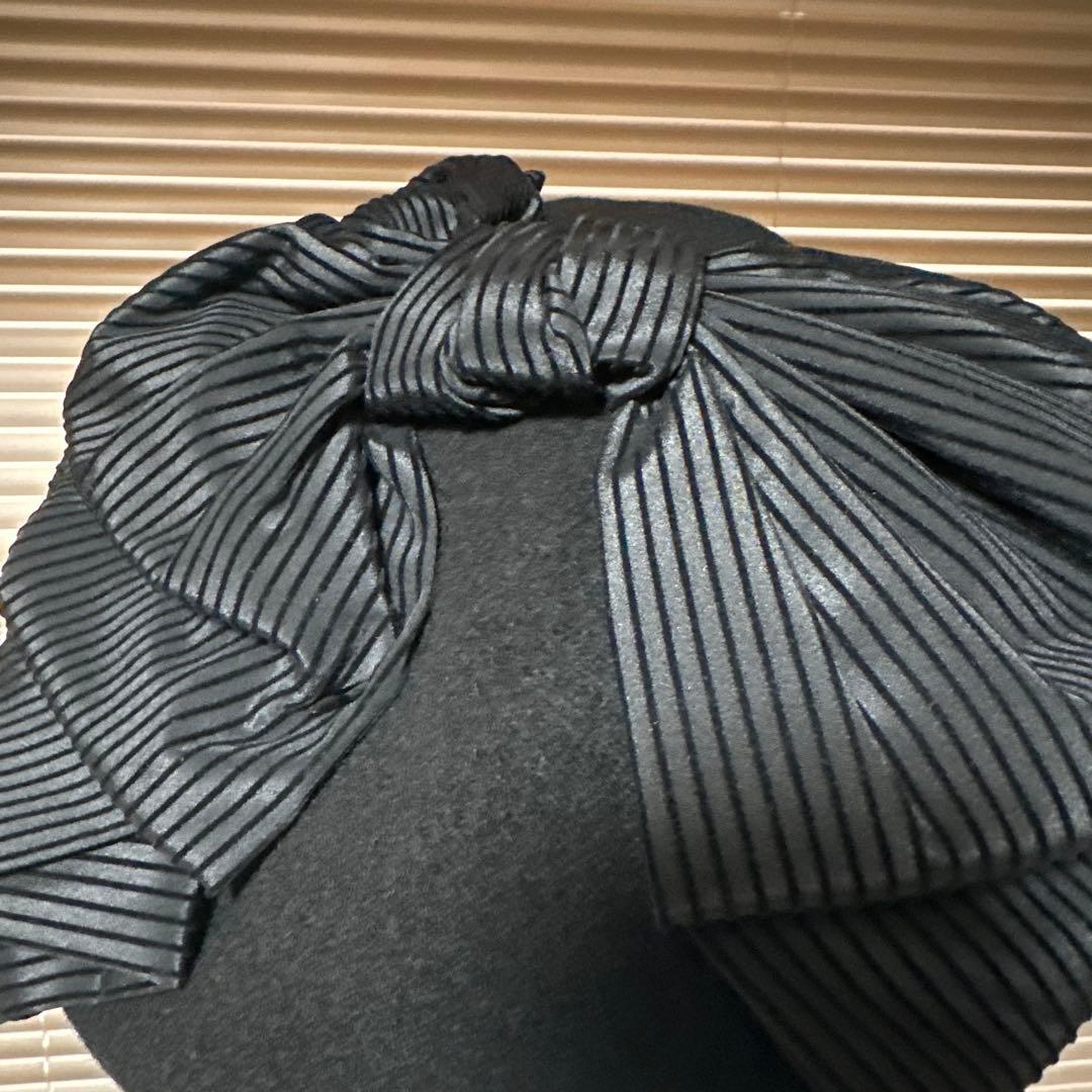 カシラ黒いリボン付きベレー帽