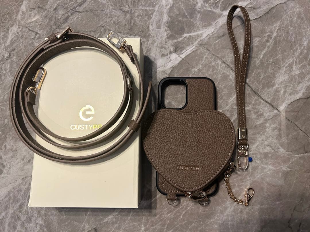 美品☆CUSTYPE スマホケース モカ iPhone16pro Custype iPhone 16