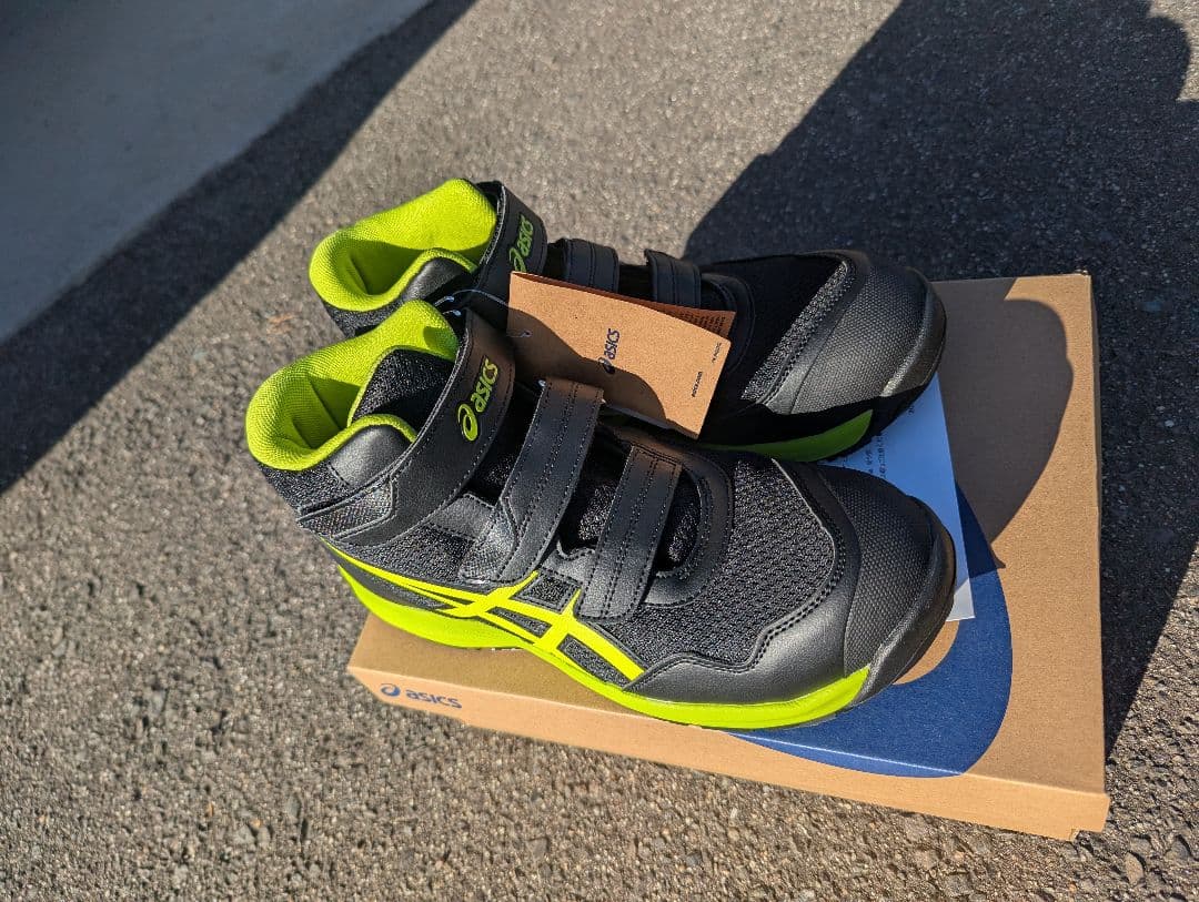 かなりのトトロ様専用 asics 安全靴 黒/黄緑 JSAA認定 26cm www