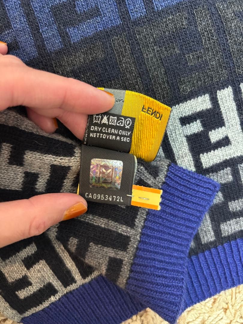 《未使用品、クリーニング済み》FENDI マフラー　メンズマフラー