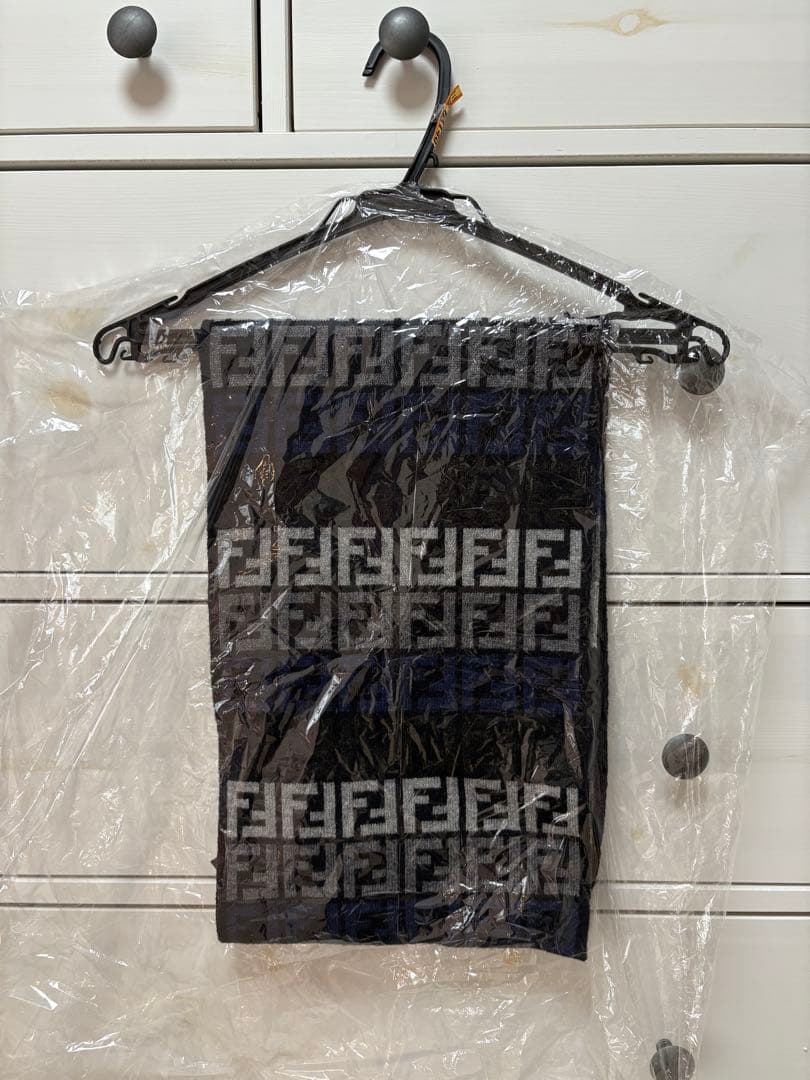 《未使用品、クリーニング済み》FENDI マフラー　メンズマフラー