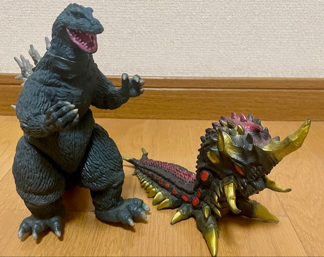 ゴジラ ソフビ 12体セット+おまけ2体 - メルカリ