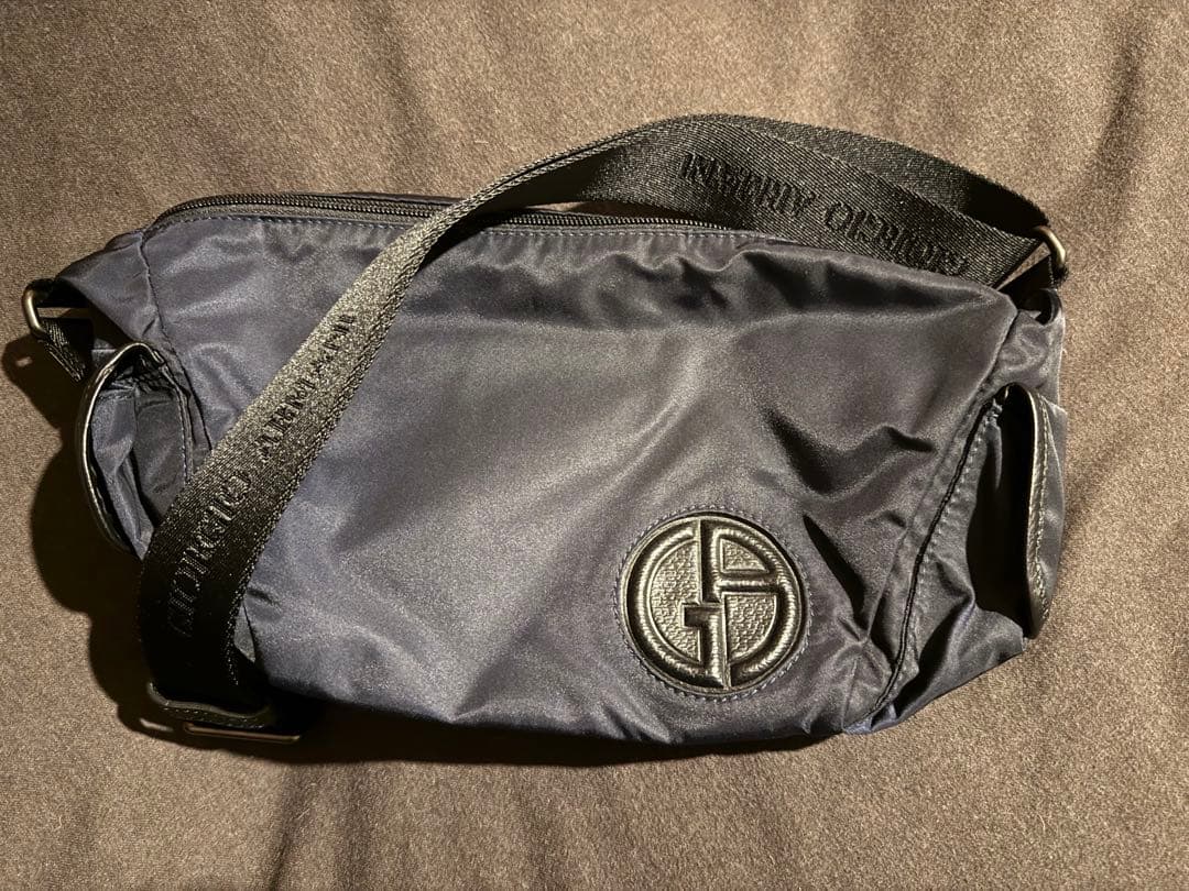 ス*8様 激レア ジョルジオ アルマーニ 大人気ボディバッグ