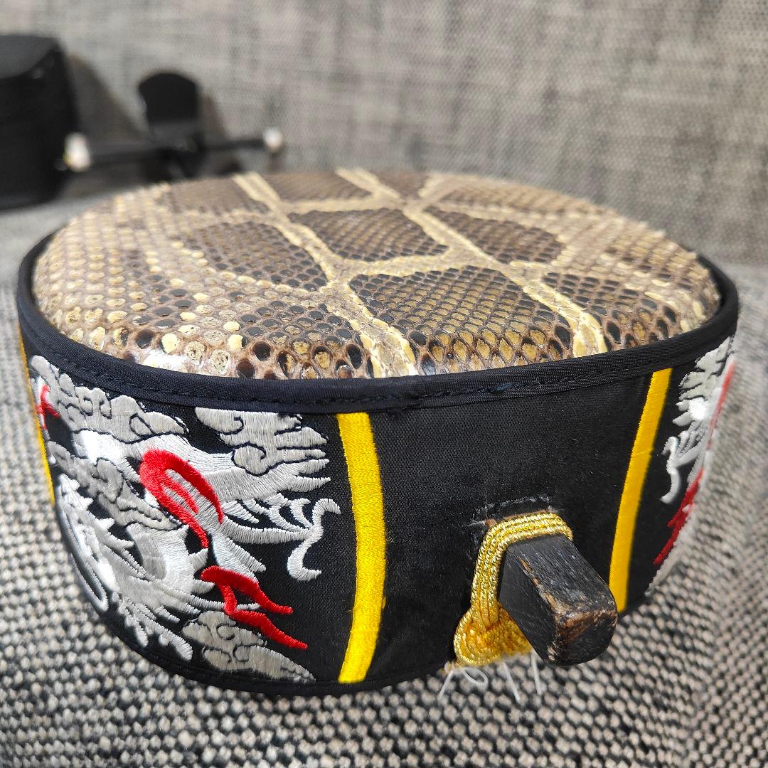 沖縄三線 本蛇革 沖縄音楽館 爪・ケース付き 金黒 | 激安通販のイー