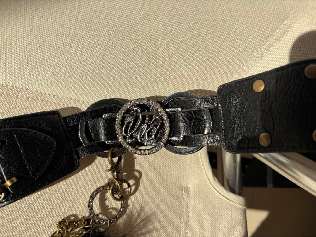 値下げ！d.i.a ムーンバックルチェーンベルト - メルカリ