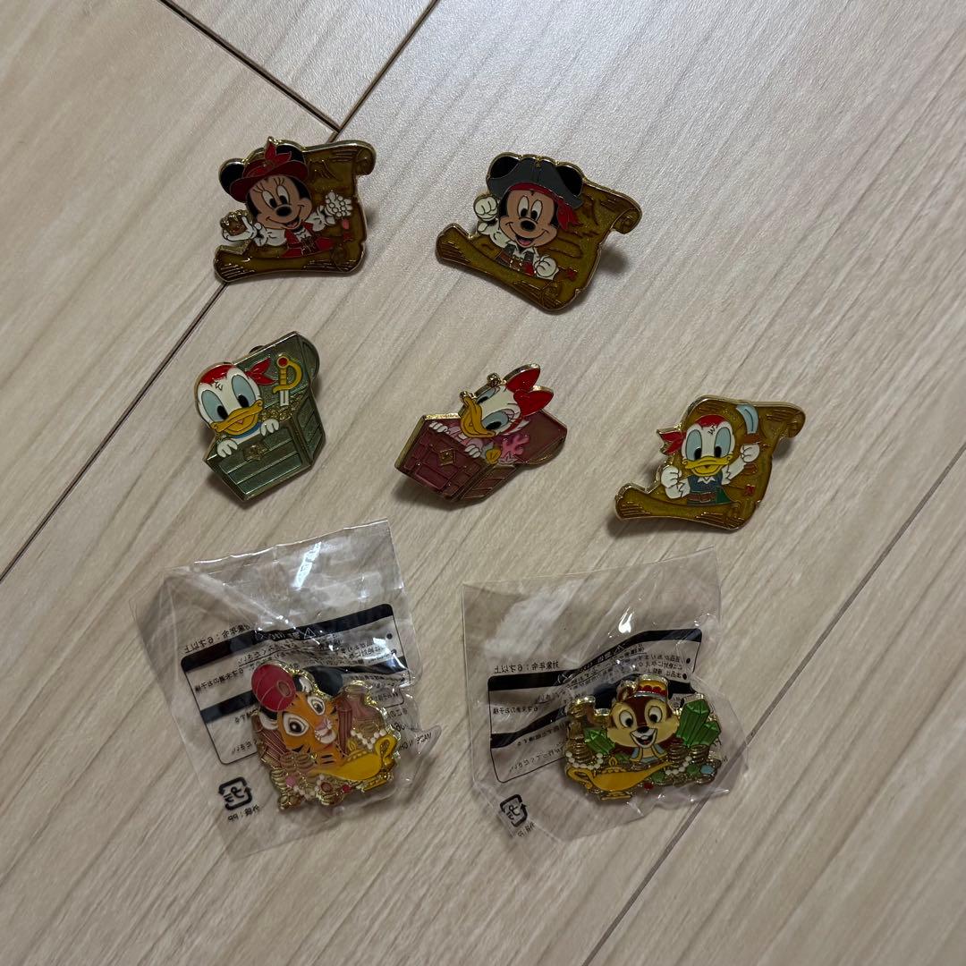 ディズニー ピンバッジ チャーム 35個 バラ売り可