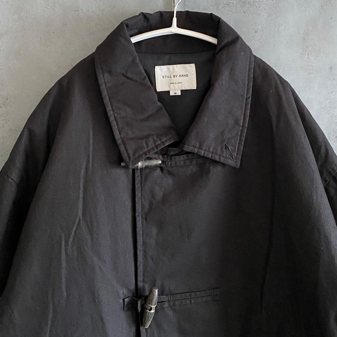 25AWスティルバイハンド STILL BY HAND 中綿 ダッフルコート 黒 STILL BY HAND (スティルバイハンド) 中綿入りダッフルコート ｜ La