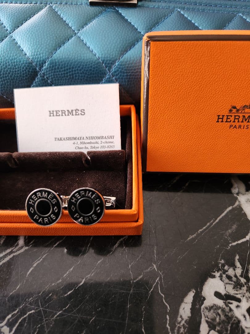 エルメス　HERMÈS カフスボタン　ロゴ入りカフリンクス ブラック　正規品 HERMES（エルメス） 【新品】エルメス カフリンクス《 リコル 2