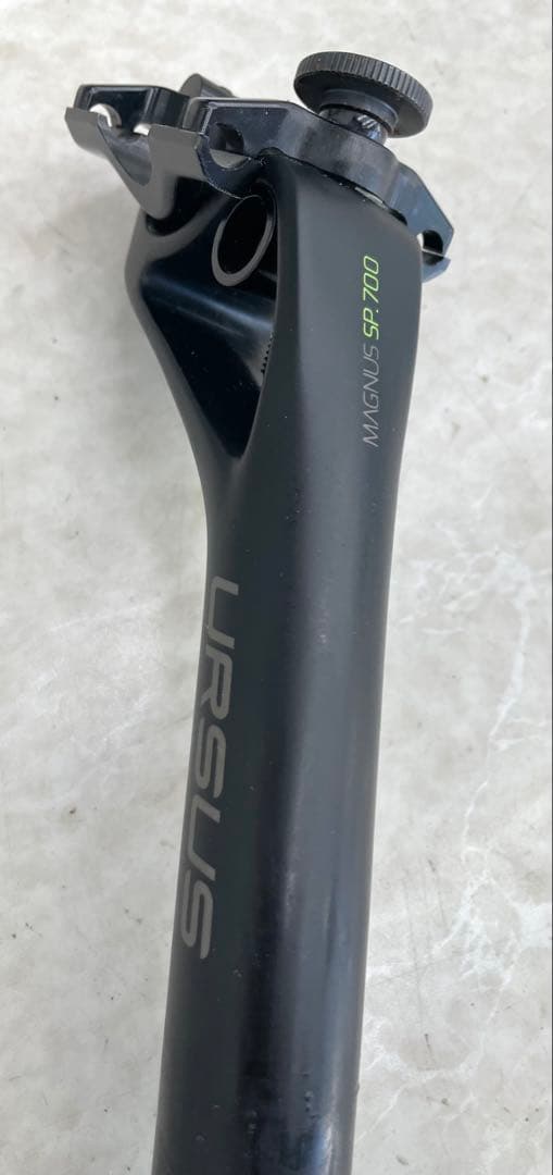 URSUS SP-700カーボンシートポスト 27.2mm