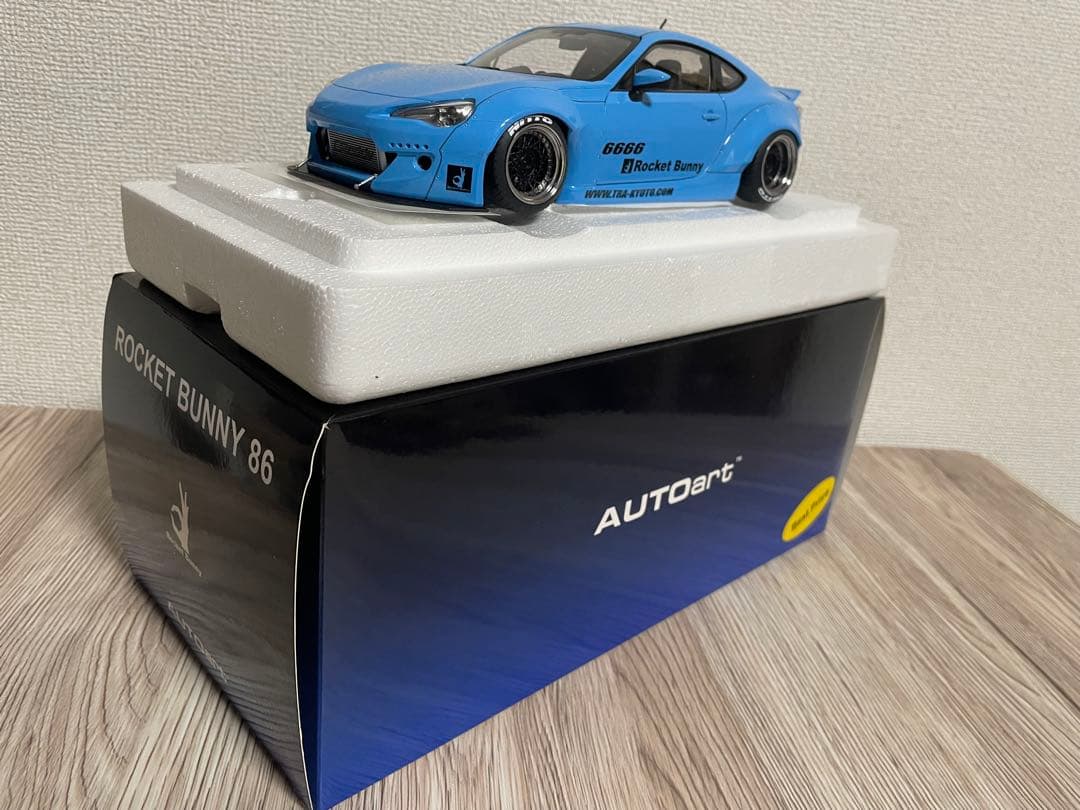 オートアート ROCKT BANNY 86 1/18 メタリックスカイブルー