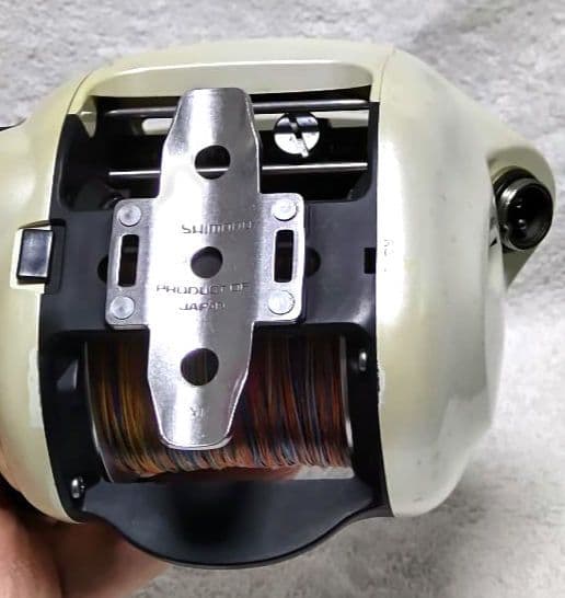 シマノ3000EV 少々キズ有るが動作良好 - メルカリ