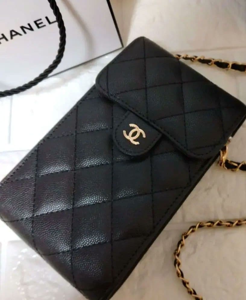 最終価格CHANEL レア 希少 非売品ギフト スマホショルダー 新作CHANEL☆携帯ホルダー 入手困難 ショルダーバッグ 直営1点 (CHANEL