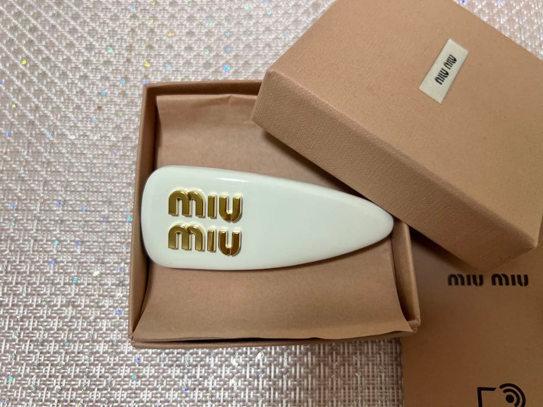 Miu miumiu ミュウミュウ ヘアクリップ バレッタ 白