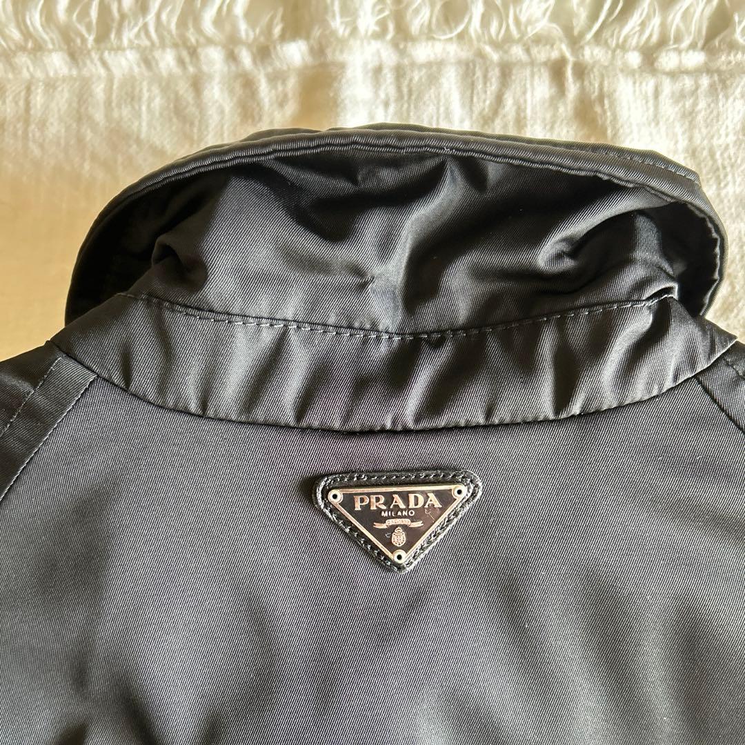 PRADA ブラック ナイロン ロングコート ステンカラー 後ろ襟ロゴあり