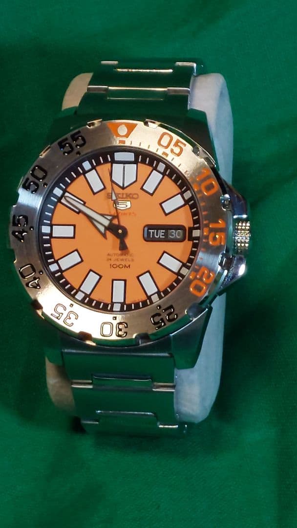 b*n様 SEIKO スポーツ5自動巻き 腕時計 オレンジ 100m防水 セイコー 5スポーツ SKX スポーツ スタイル レトロカラーコレクション