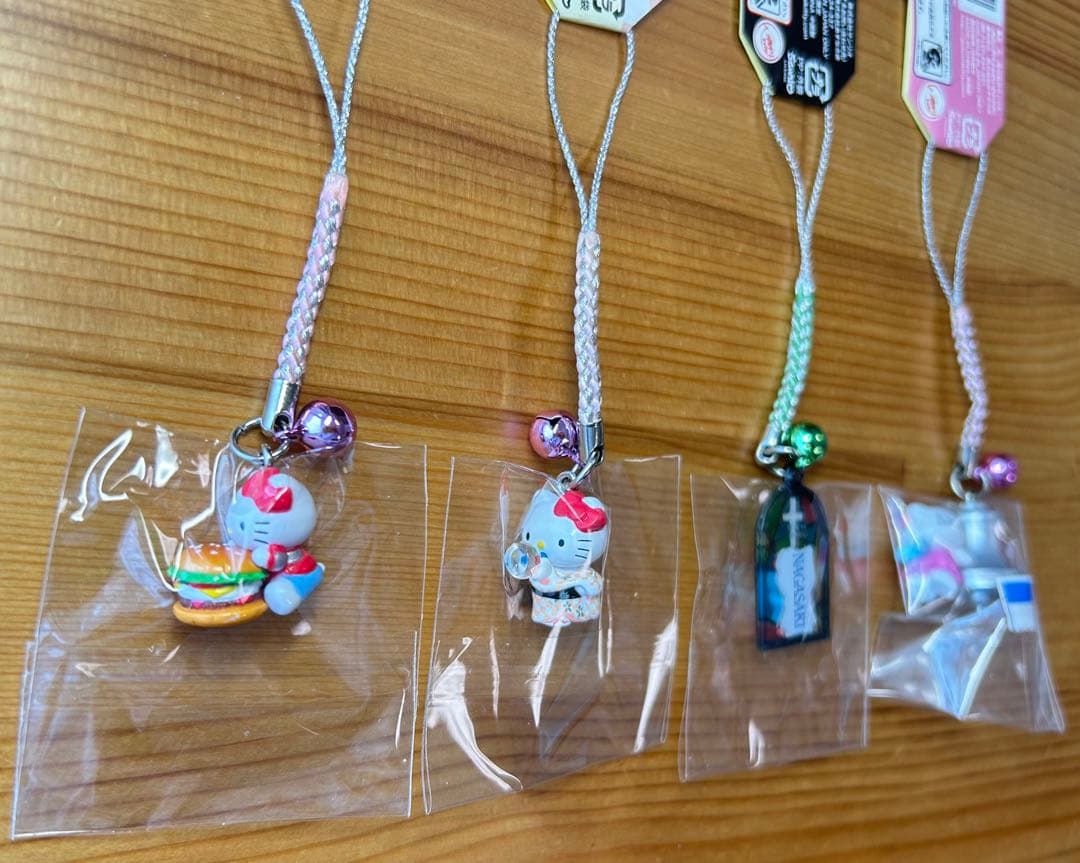 レア】 ご当地キティ 根付け ストラップ 長崎限定4種 佐世保 ビードロ