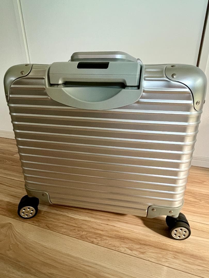 アルミ製4輪キャリーケース 機内持ち込み 41×22×41cm 3.7kg