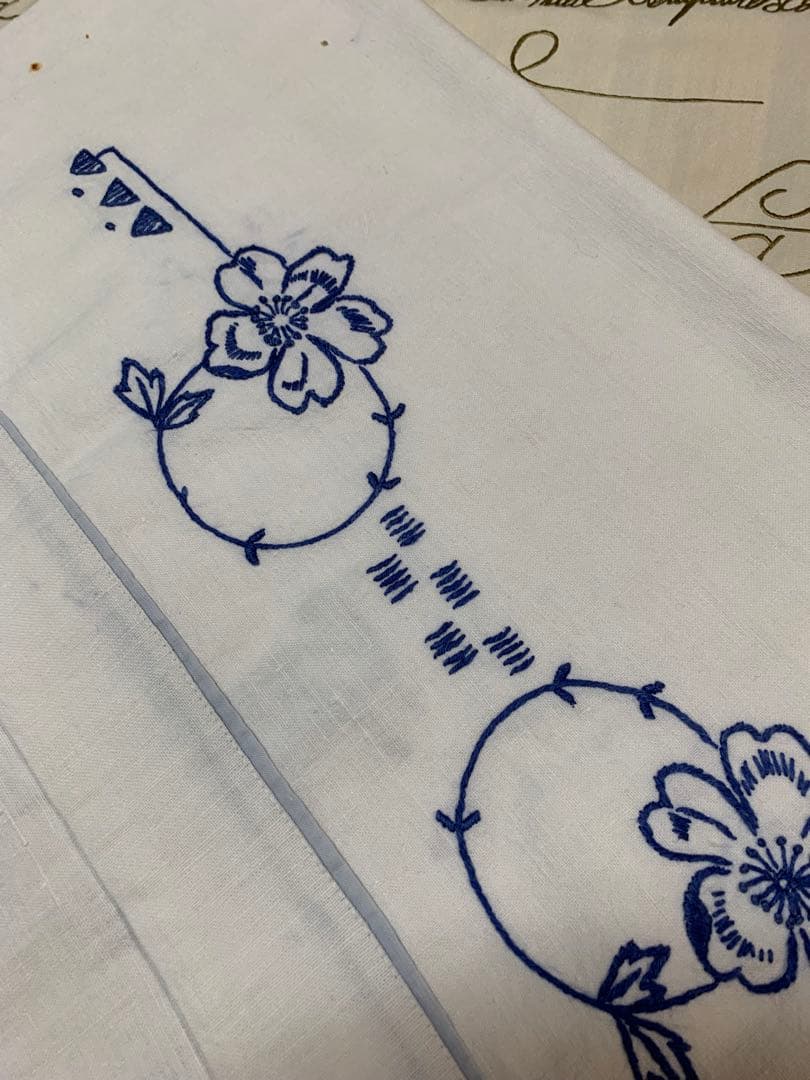 フランスアンティーク レアなブルーの糸で風景と文字が刺繍された