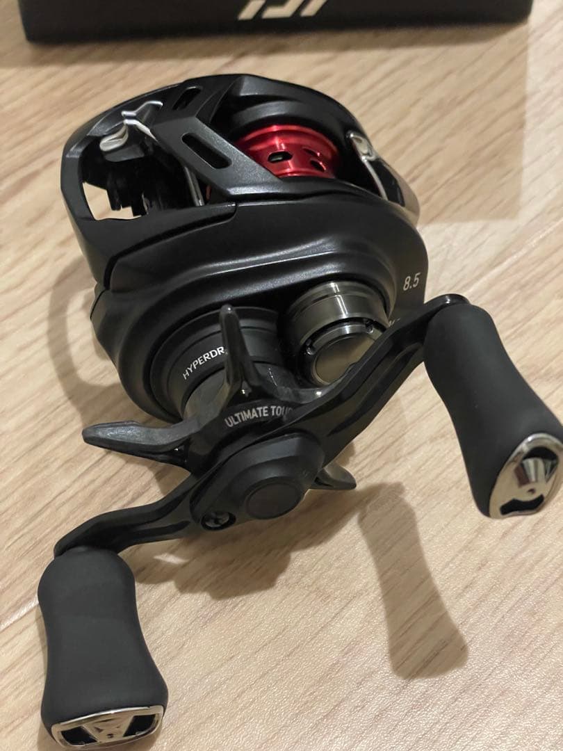 KYT　ダイワ　アルファス BF TW 8.5L