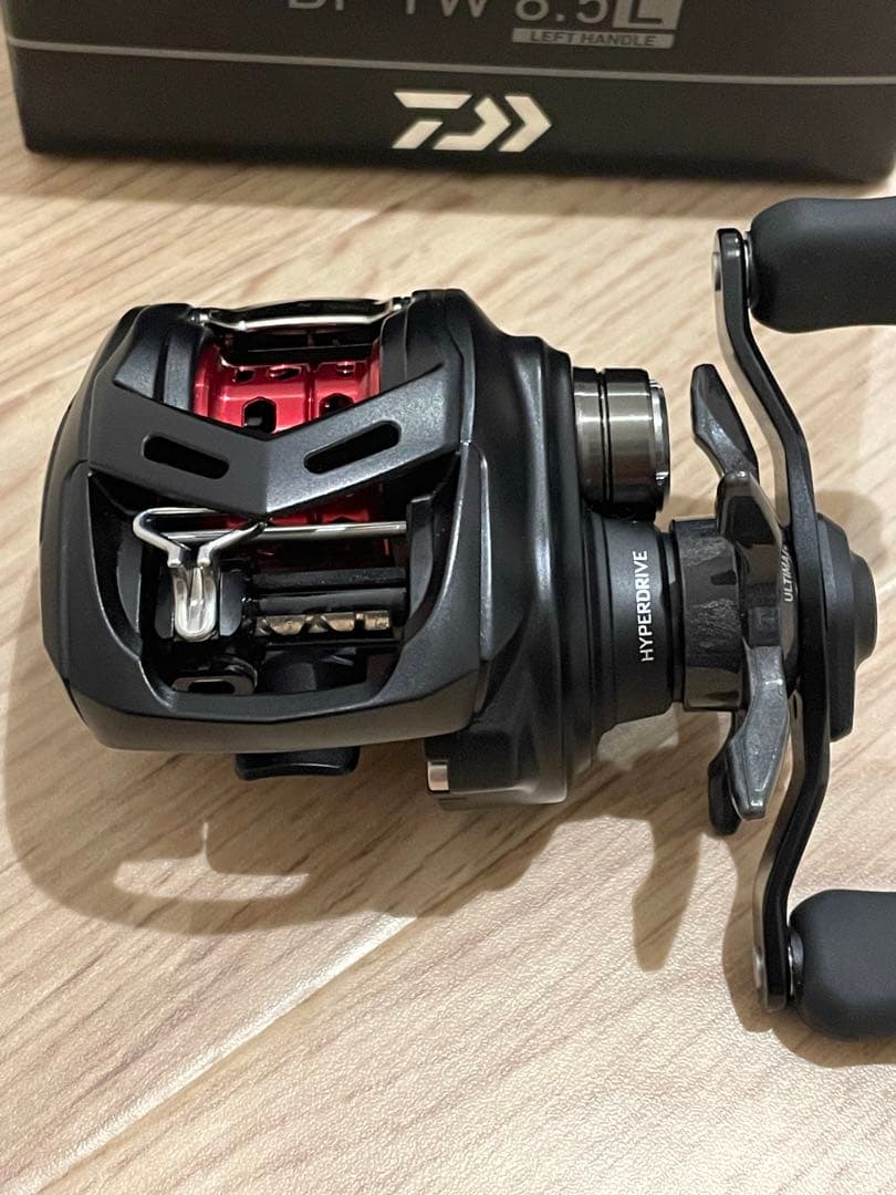KYT　ダイワ　アルファス BF TW 8.5L