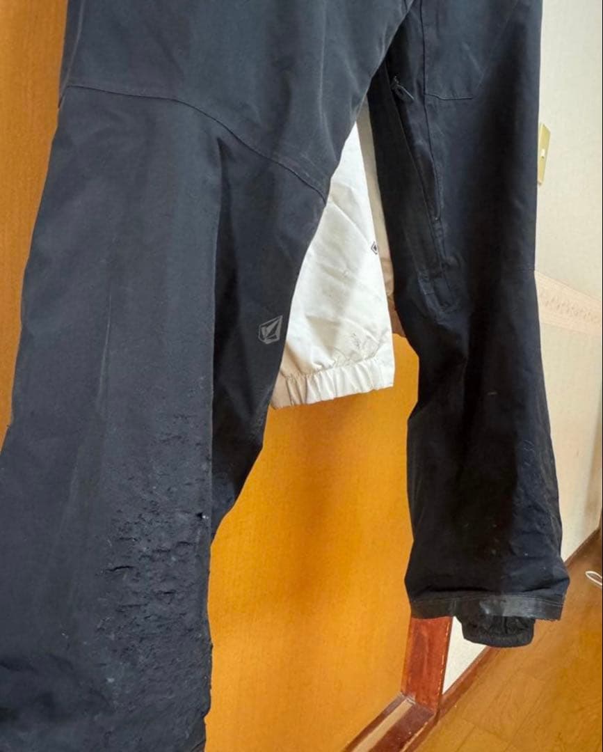 定価9万円『GORE-TEX』スノーボードウェア上下セット VOLCOM 白&黒