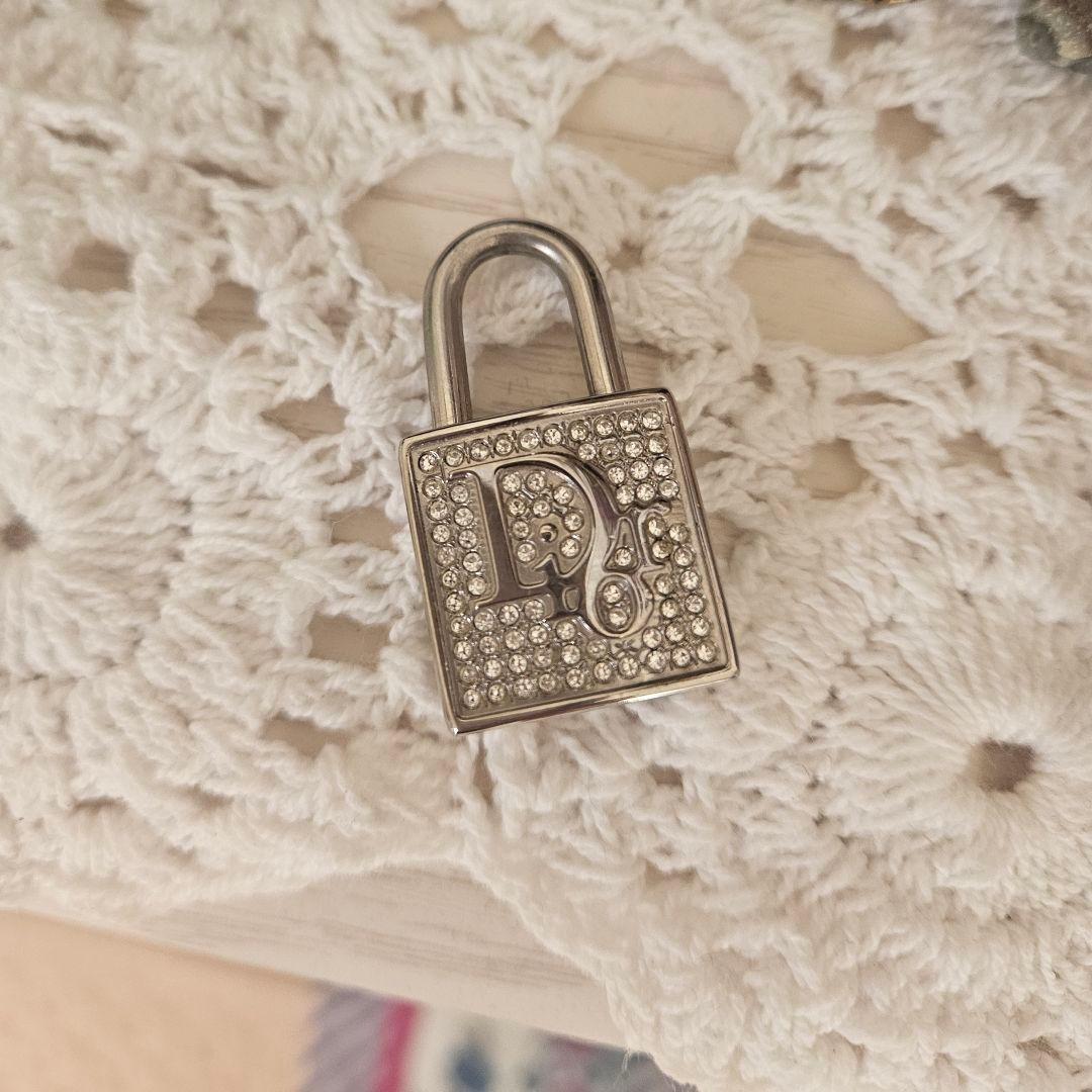 Christian Dior ロック型キーホルダー Dior Charm Key Ring Black Grained Calfskin and Gold-Finish Brass