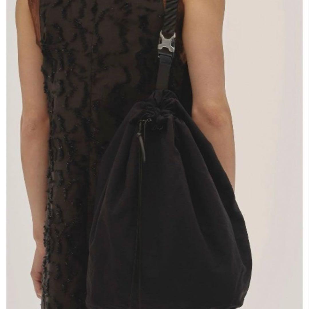 Todayful Nylon 黒の巾着型ショルダーバッグ
