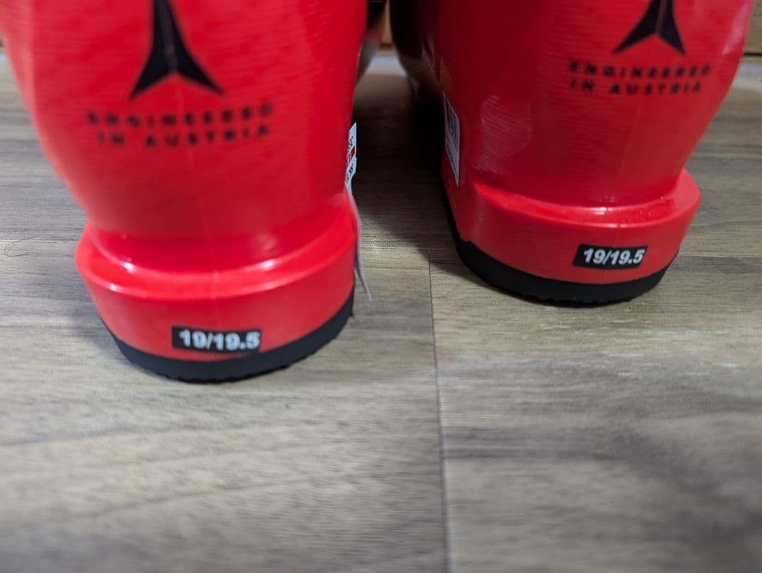 新品　19.0　19.5cm スキーブーツ ATOMIC 子ども用 　アトミック