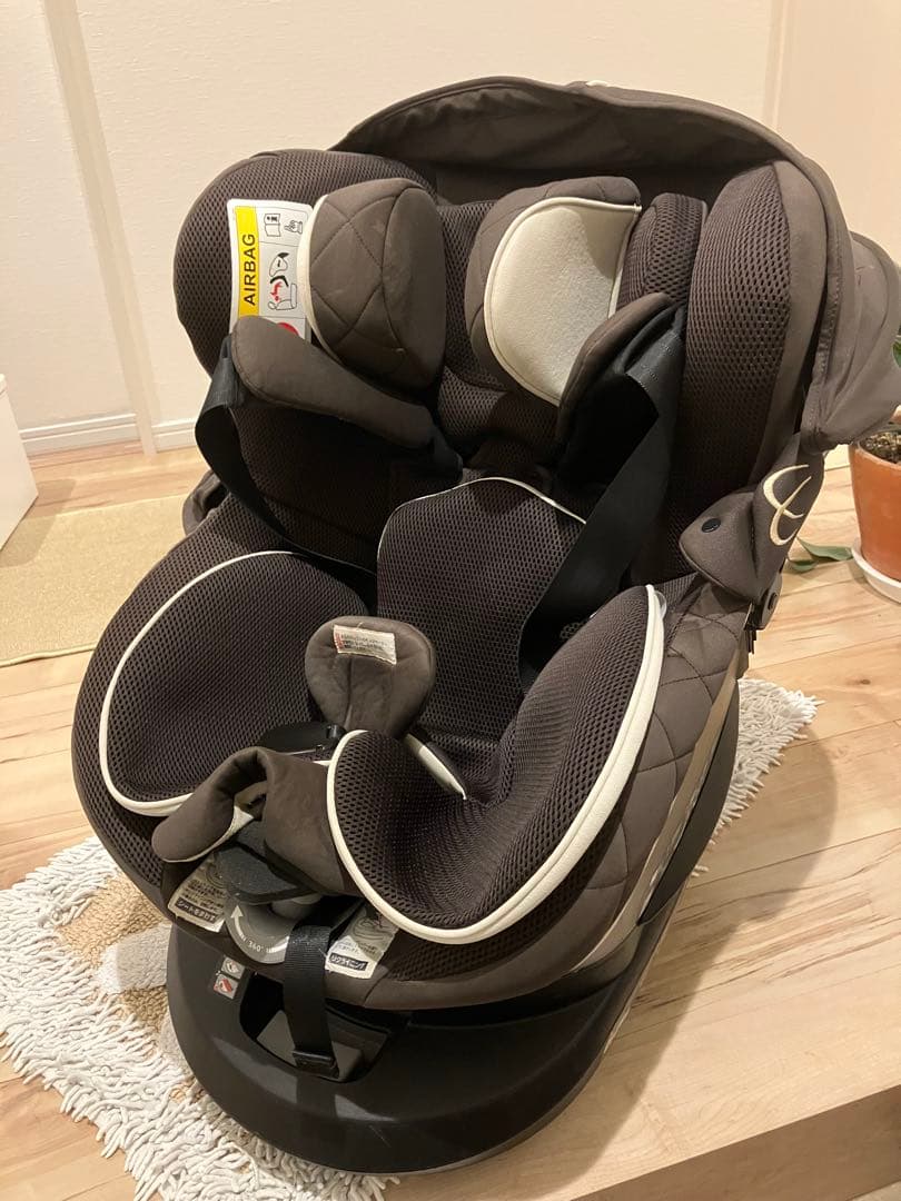 AILEBEBE KURUTTO 6i 車用チャイルドシート グレー クルット6i 安全性と快適性が進化した新生児から使える日本製回転式