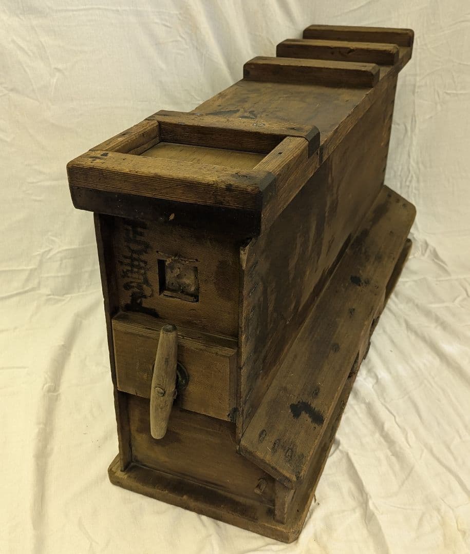 当時物 時代物 蔵出し品 鞴 ふいご 鍛冶屋使用品 差し鞴 刀匠 送風機 骨董 鞴(ふいご)の内部構造を全部お見せしす。 村の鍛冶屋さんは、設備投資