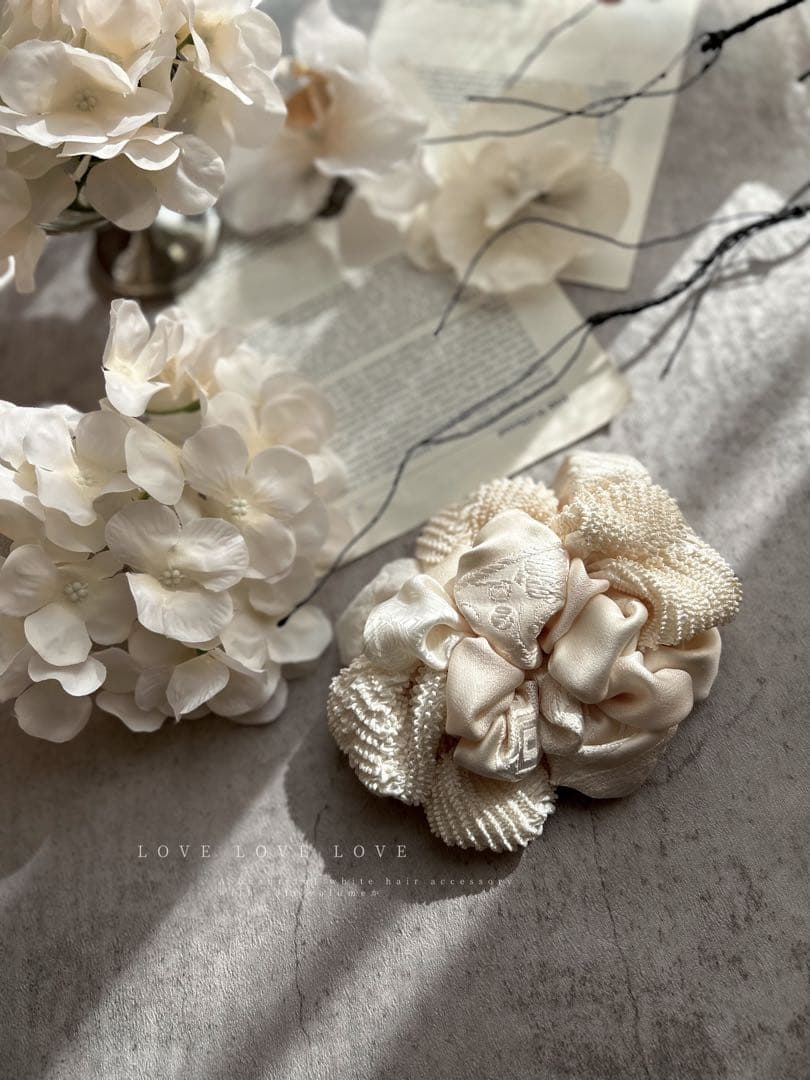 shan.様　order髪飾り♡ 髪飾り 2点セット 金色 ガーベラ ピンポンマム 桜 花 コサージュ 組紐