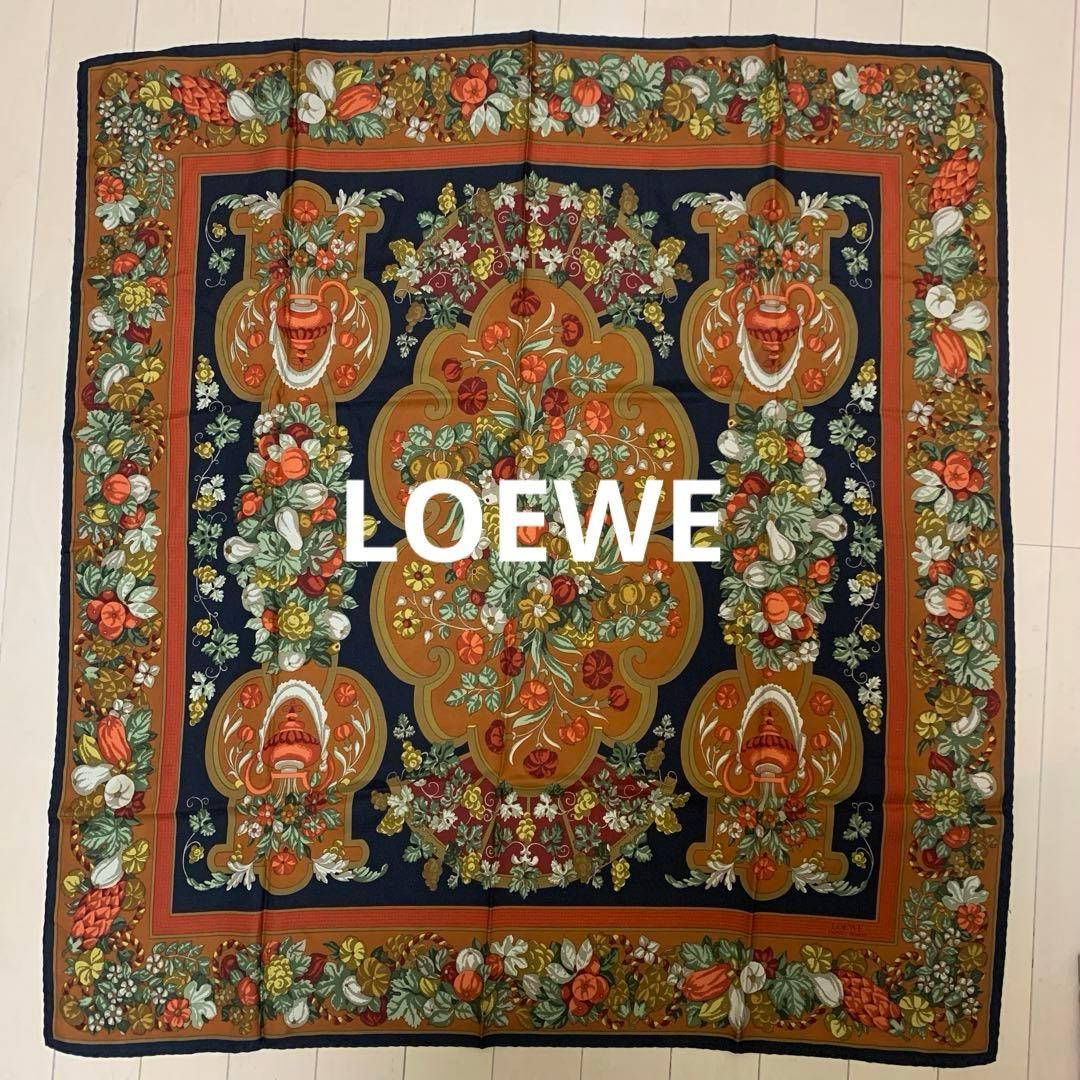 スミレ♡ 　LOEWE シルク　スカーフ 大判　総柄　花柄　イタリア製 スミレ♡ LOEWE シルク スカーフ 大判 総柄 花柄 イタリア製 2026年