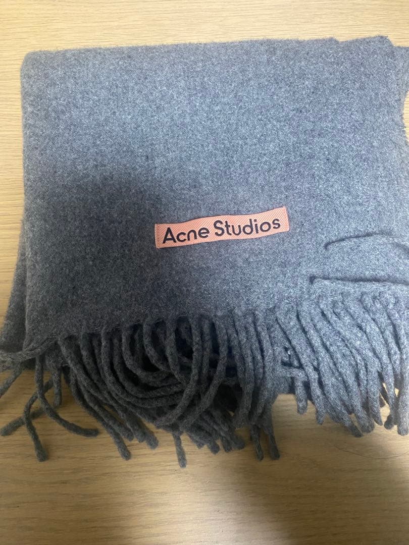 Acne Studios ウールマフラー グレー フリンジ付き