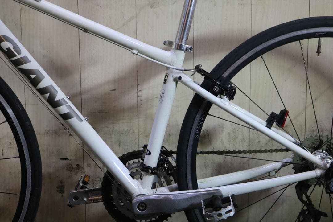 GIANT ESCAPE AIR 700C 軽量アルミ 24速 370mm 白色GIANT ESCAPE AIR