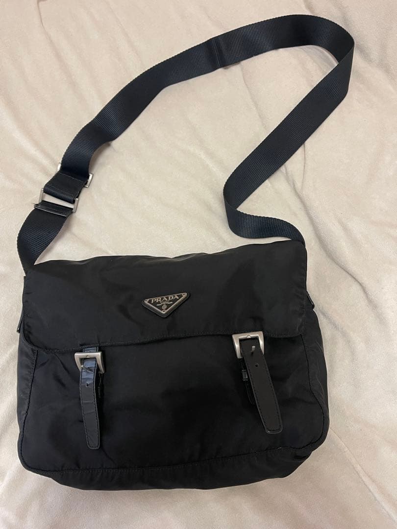 【美品】プラダ ナイロン メッセンジャーショルダー バッグ ブラック三角ロゴ PRADA - PRADA メッセンジャーバッグ ショルダーバッグ 三角ロゴ